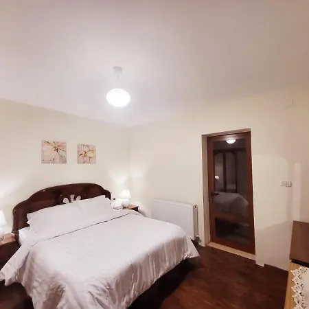 Apartment Papa's Place Korce